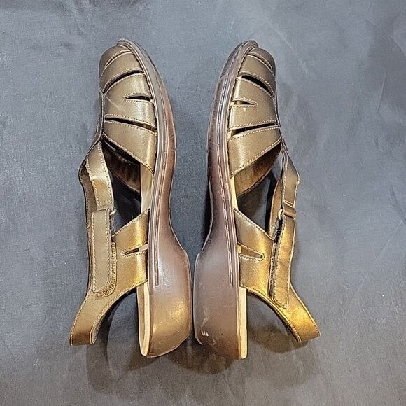 CLARKS BENDABLES WOMEN"S ADJUSTABLE BUCKLE CLOSURE SANDAL - Picture 11 of 16